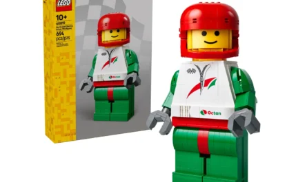 40819 Up-scaled Racing Driver Minifigure