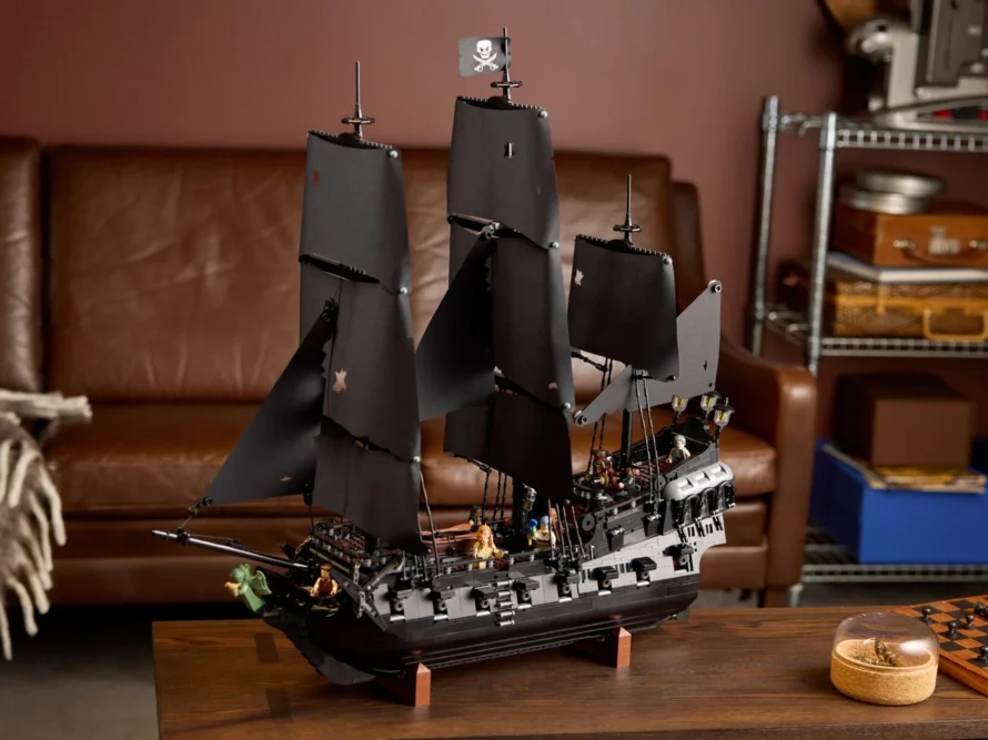 [九月新品] 《神鬼奇航》黑珍珠號強勢回歸！「10365 史傑克船長的海盜船」準備啟航！